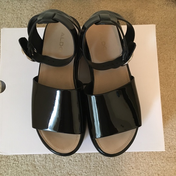 Sandals - Picture 2 of 6